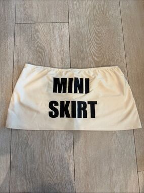 OGBFF Cream Low-Rise Graphic Micro Mini Skirt Size Small